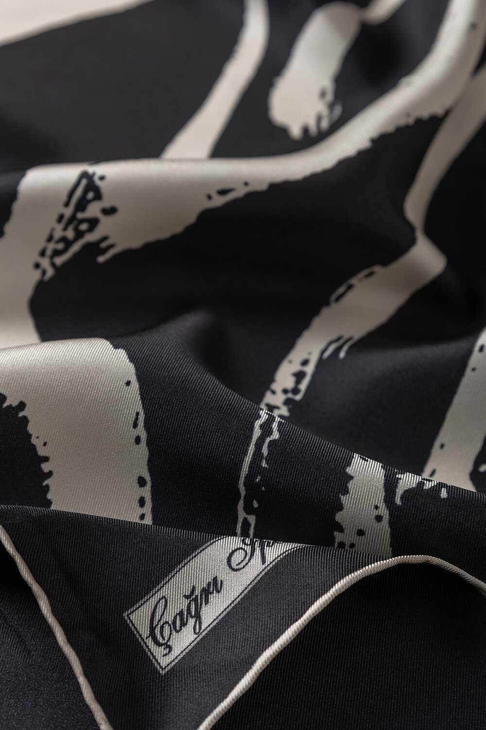 Cream Rose Pattern Twill Silk Square Scarf - 2